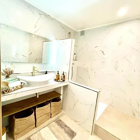 Spacious Loft, Duplex, Old Town, 3 Bedrooms - Easy Check-in * Nizza